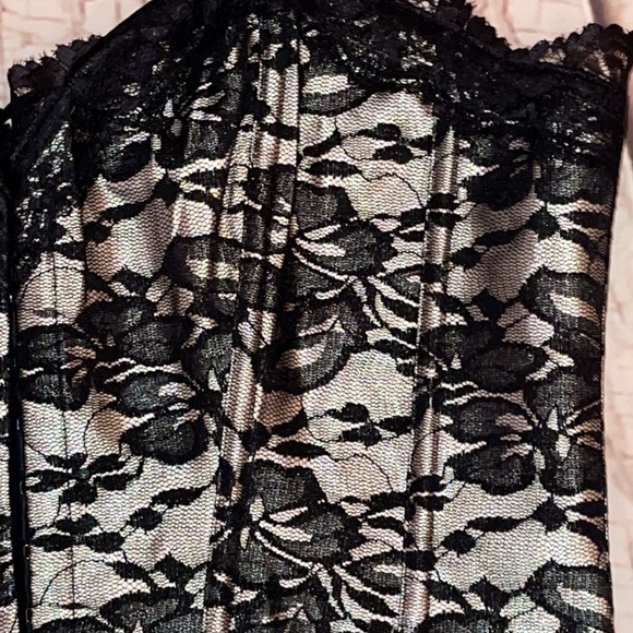 NWOT ADORE ME BLACK/CREAM BUSTIER W/THONG PANTY SZ XL - Picture 4 of 9